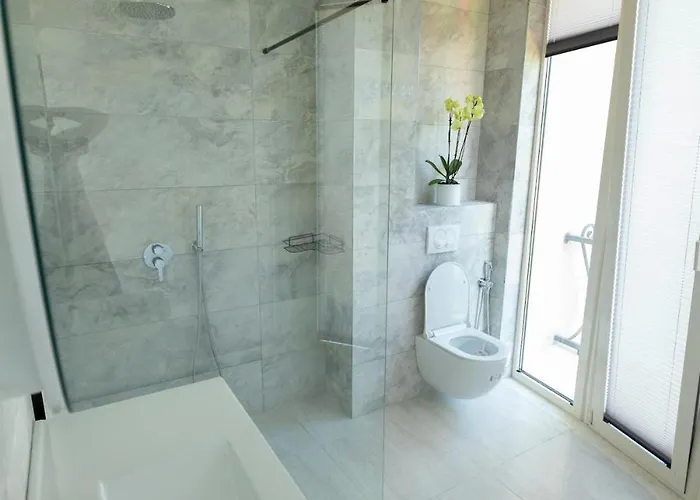 Florence טיראנה