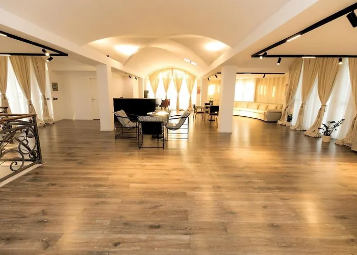 Florence טיראנה