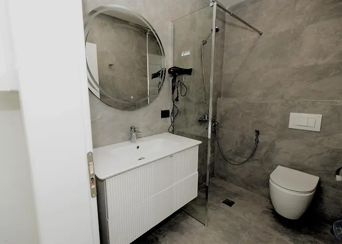 Florence וילה טיראנה