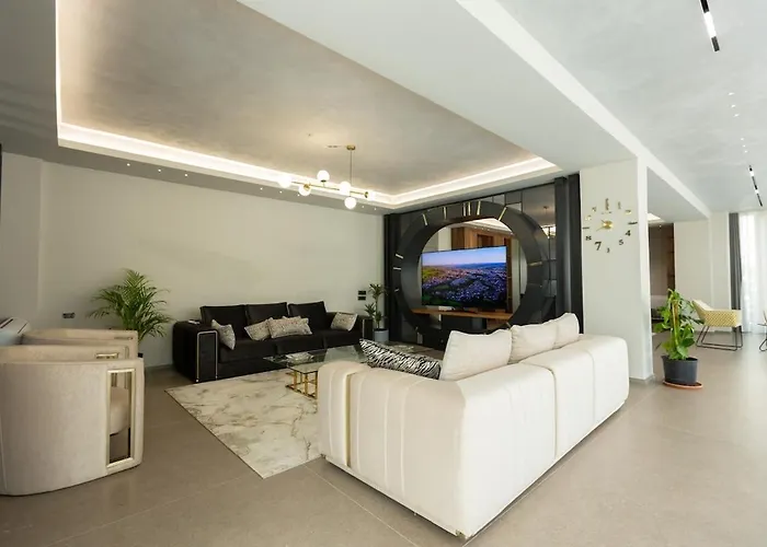 Florence טיראנה