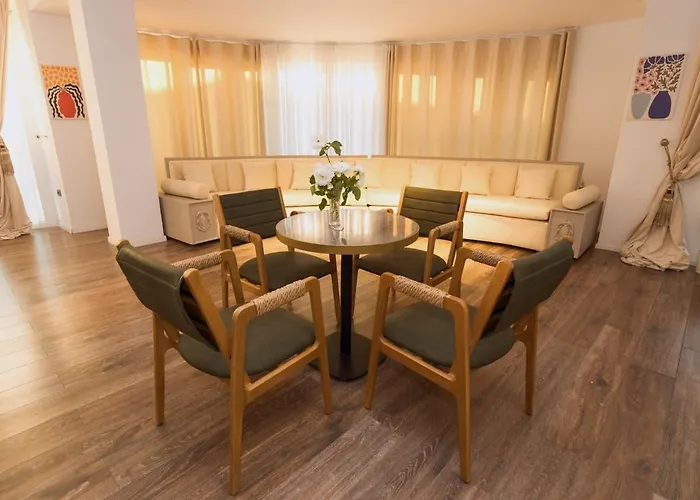 Florence וילה טיראנה