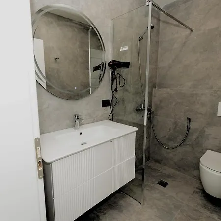 Florence Villa Tirana