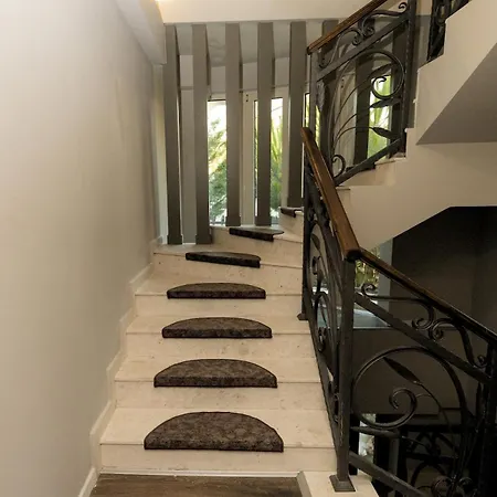 Florence Villa