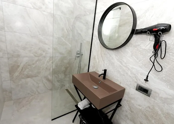 Florence Vila Tirana