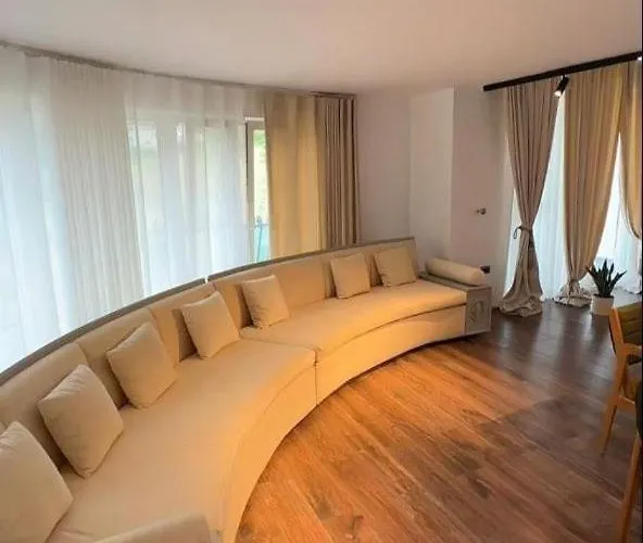 Florence Vila Tirana