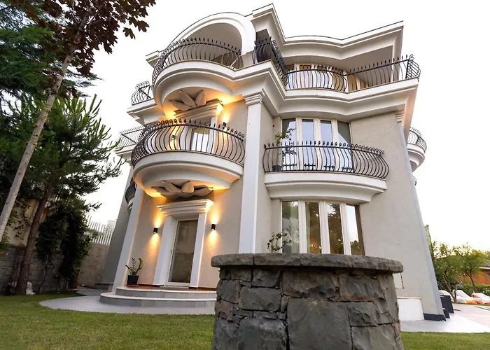 Florence Vila Tirana