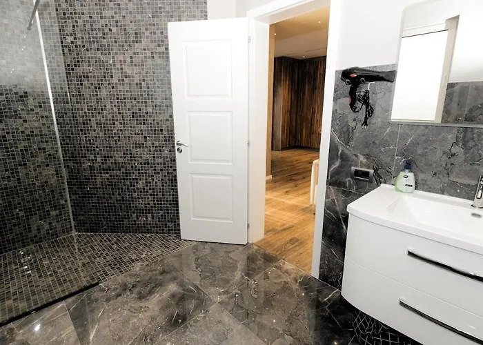 Vila Florence Tirana