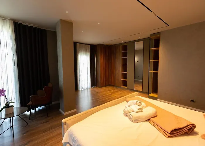 Florence Villa Tirana